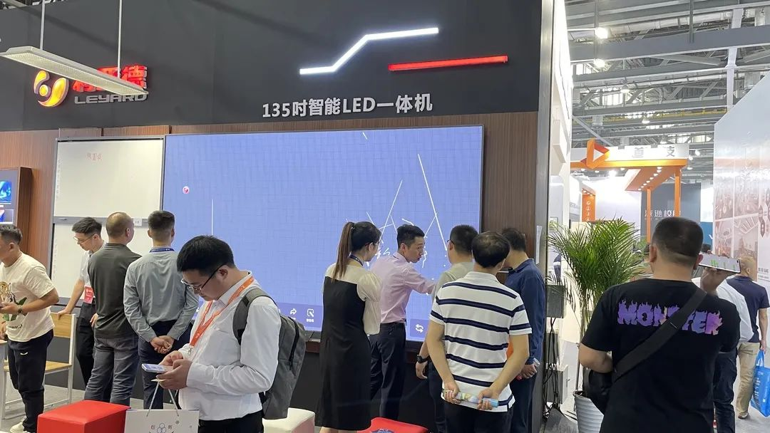 今年会·(jinnianhui)金字招牌诚信至上教育新品及解决方案惊艳亮相81届教装展